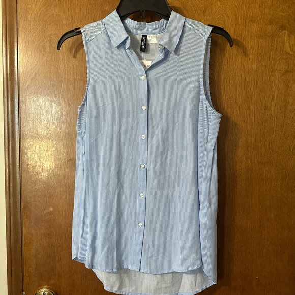 H&M Women’s Sleeveless Button Blouse - Picture 1 of 9